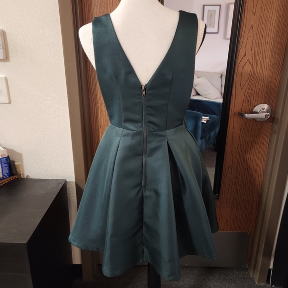 Exquisite Emerald Green Dress - Picture 5 of 7